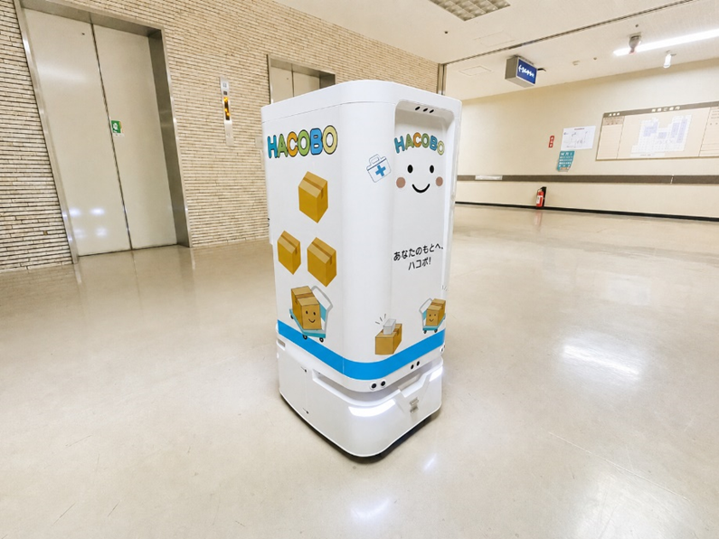 院内物品搬送用ロボット「HACOBO」運用を開始_R080615